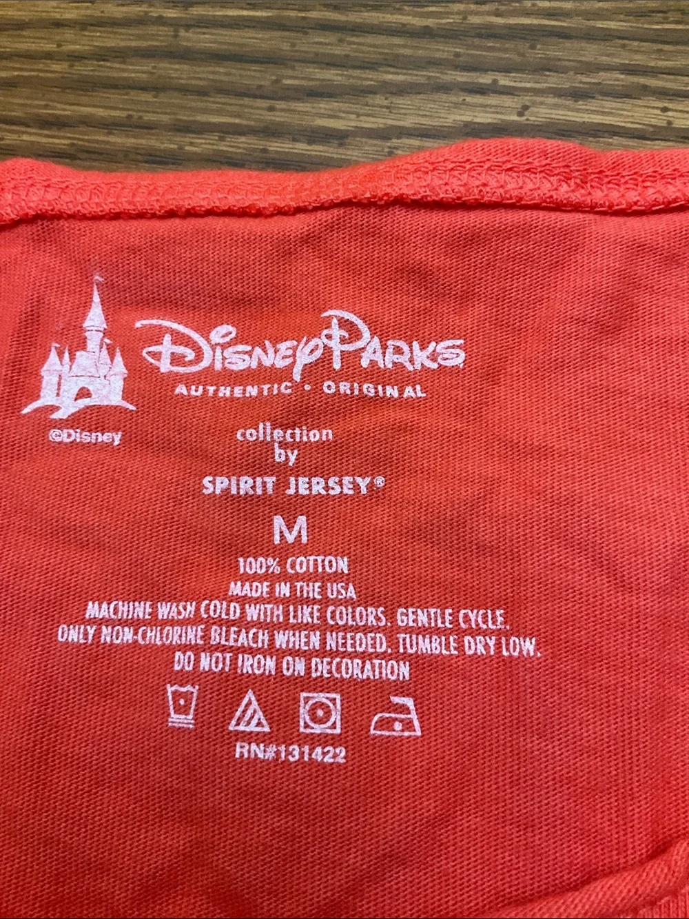 NWT Disney Parks Women’s Size Medium Tee, Super Cute!